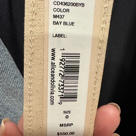 Alice + Olivia - Macey
NWT
Denim Fitted Blazer in Bay
Blue - Picture 6 of 10